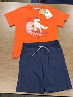 Mayoral 2pc boys size 7 t shirt and shorts.